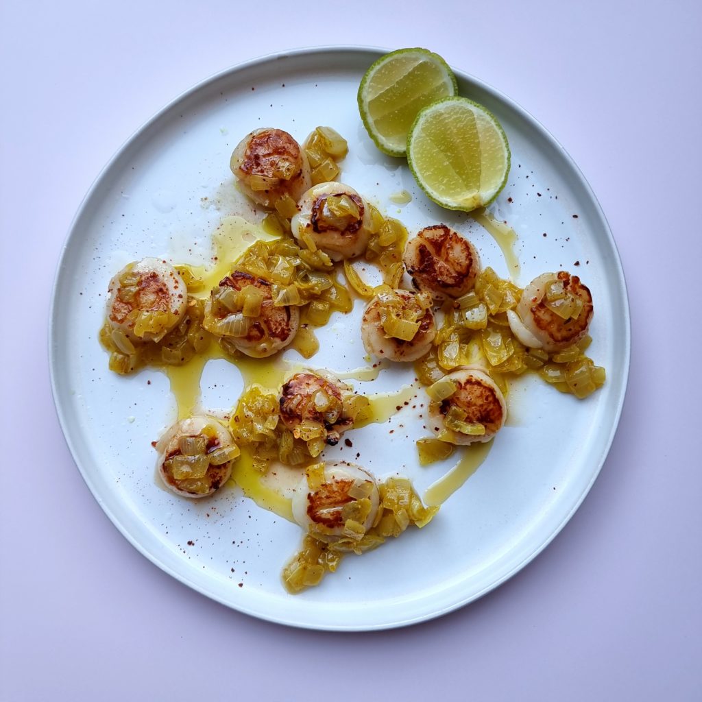 Scallops with curried onions from Mezcla